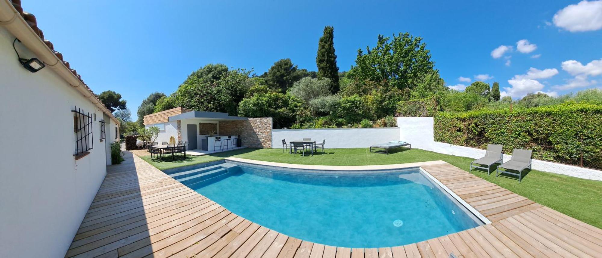 Villapapyrustoulon Villa *